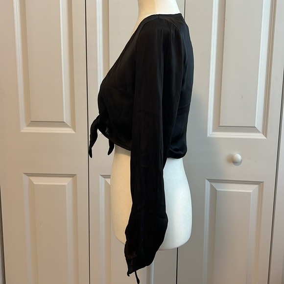 Princess Polly Isabella Silky Tie Front Crop Top Black Ruched Side/Sleeve US 4 - Picture 3 of 8